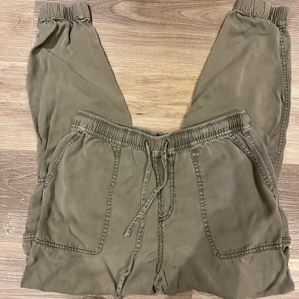 C&C California jogger style pants. Size small.